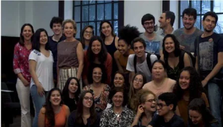 Grupo de alunos e docentes do Laboratório posando para a foto