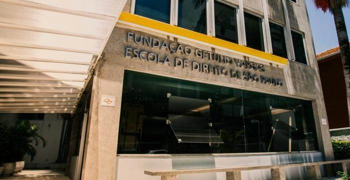 Tradição e inovação no Direito da FGV. Marina Feferbaum