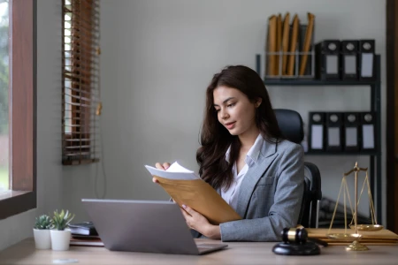 Carreira de direito é mais o trabalho burocrático e menos o glamour. Marina Feferbaum